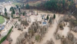 Snimci iz zraka: Naselje Kijevo u Trnovu pretvoreno u jezero