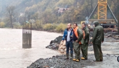 Potraga za radnicima koji su upali u Bosnu obustavljena zbog loših uslova