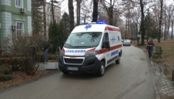 Srbija: Sanitet sletio sa puta, poginuo covid pacijent