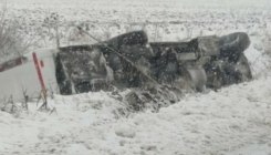 Srbija: Prevrnuo se autobus sa odbojkašicama, mještani spašavaju djevojke