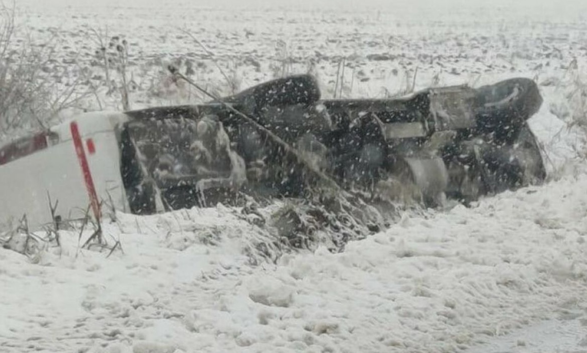 Srbija: Prevrnuo se autobus sa odbojkašicama, mještani spašavaju djevojke