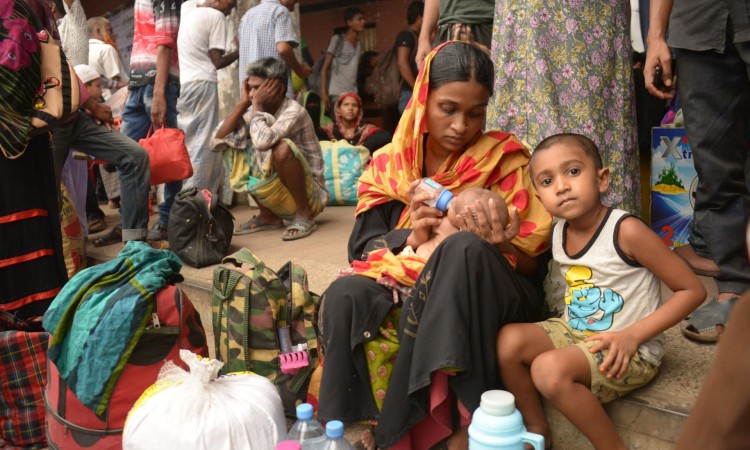 Deseci osoba se i dalje vode kao nestali nakon požara na trajektu u Bangladešu