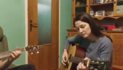 Jelena Trivić zasvirala gitaru, zapjevala i pokupila brojne simpatije