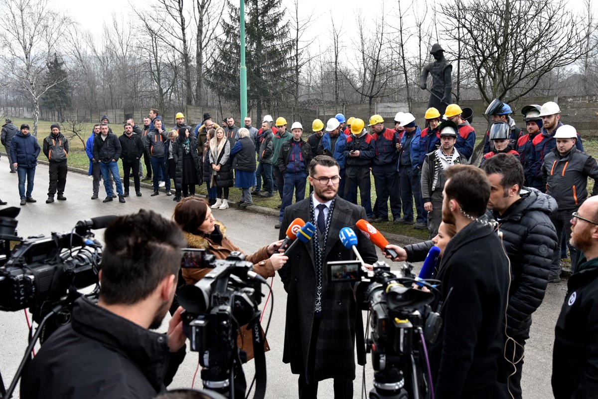 Desetine hiljada radnika u stotinama privrednih društava širom FBiH obustavili rad na pola sata