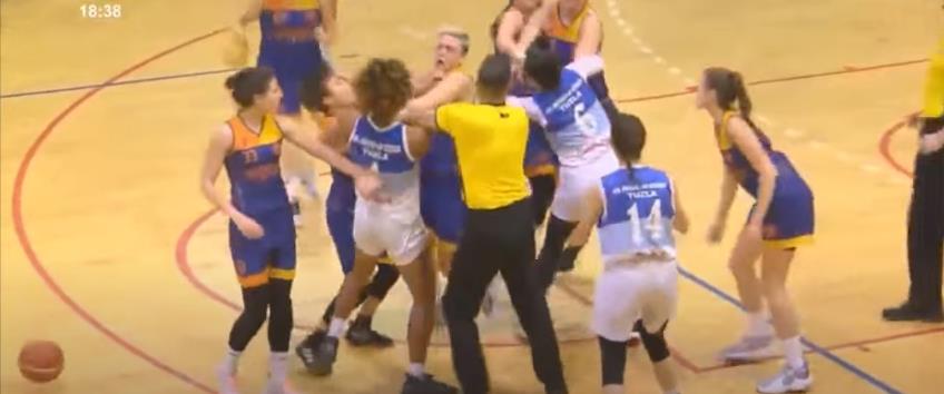 Užasne scene iz Tuzle: Potukle se košarkašice Jedinstva i Orlova