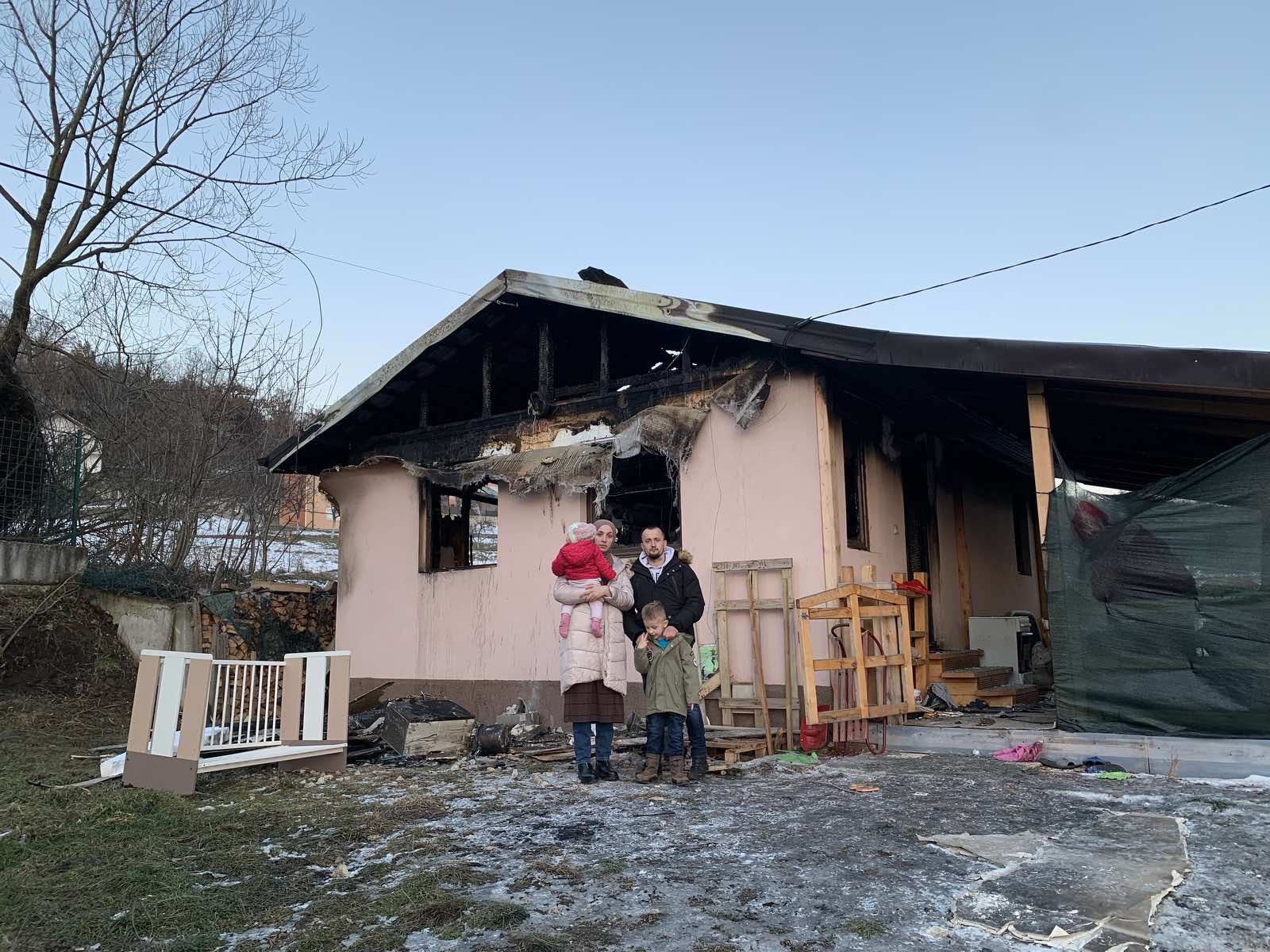 Udruženje Pomozi.ba pokrenulo apel za novi dom porodici Abdić iz Rakovice