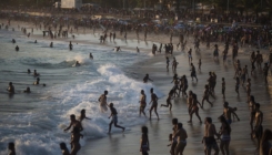 Brazil: Prepune plaže u Rio de Janeiru uprkos pandemiji