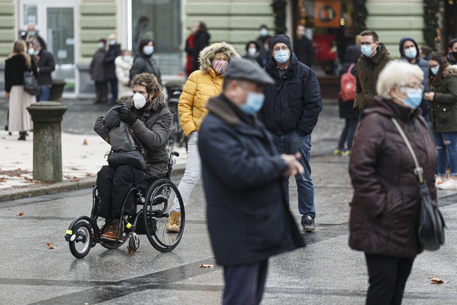 Slovenija: Više od 14.000 novooboljelih od COVID-19, nastavljaju se puniti bolnice