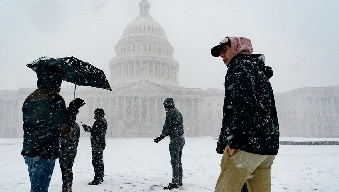 Snijeg paralisao Washington, 500.000 ljudi bez struje