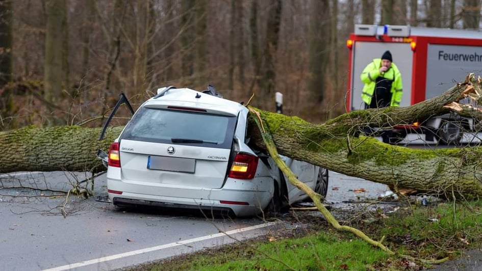 Njemačka: U snažnom nevremenu poginule tri osobe