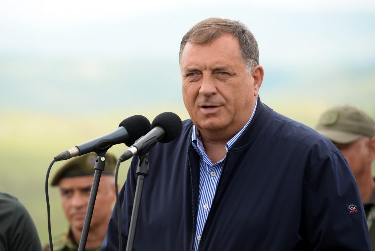 Dodik odao počast diplomati koji je spriječio rezoluciju o genocidu u Srebrenici