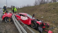 Šteta od 300.000 eura: Uništio Ferrari s kojim se "uvukao" ispod zaštitne ograde