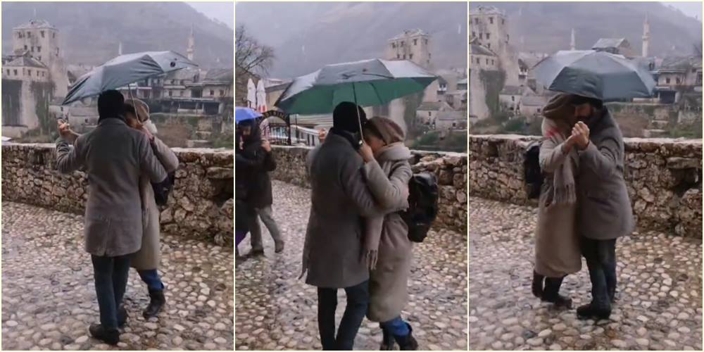 Kao u filmu: Par iz Turske zaplesao tango na kiši u Mostaru