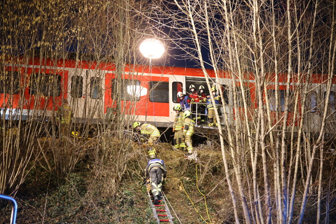 Ima poginulih i povrijeđenih: Tragedija u Njemačkoj, kod Münchena se sudarili vozovi