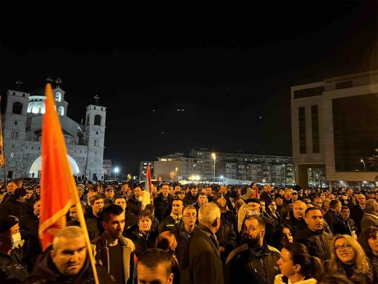 Protesti u Podgorici zbog smjene Bečića sa funkcije predsjednika Skupštine Crne Gore