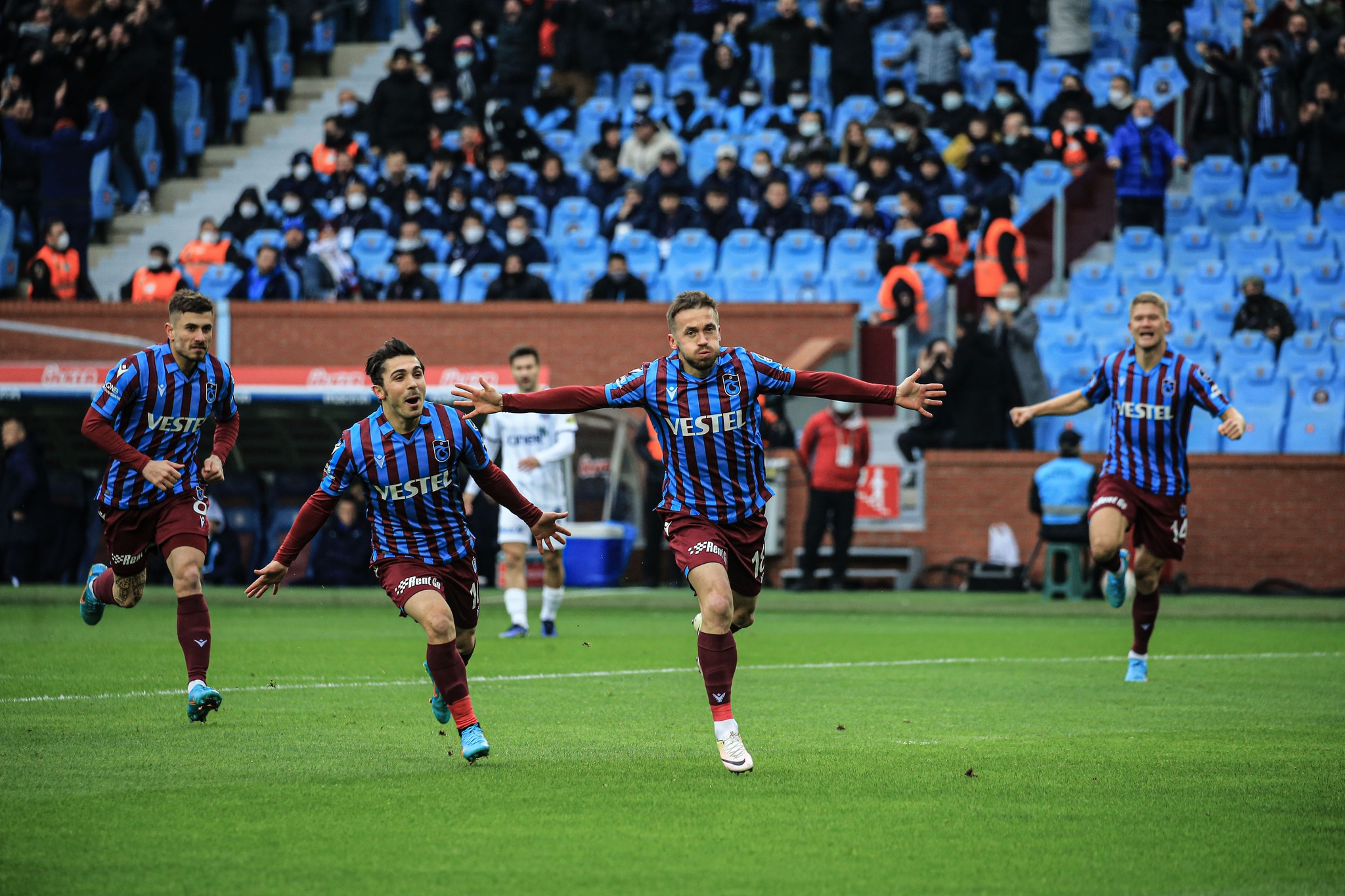 Zakucao loptu u gol: Višća postigao novi sjajan pogodak za Trabzonspor