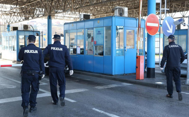 Dvojica carinika kažnjena zatvorom zbog primanja mita, posredniku uvjetna kazna: Na "kafu" uzimali 70-100 KM