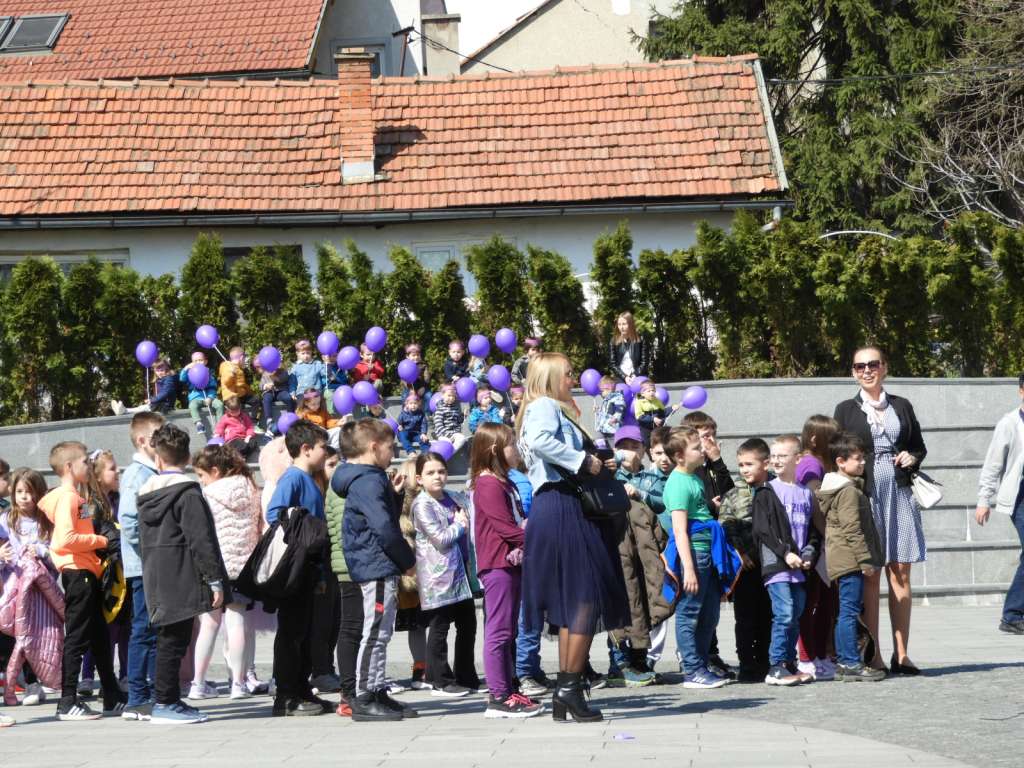 Na Trgu slobode u Tuzli obilježen 'Ljubičasti dan'