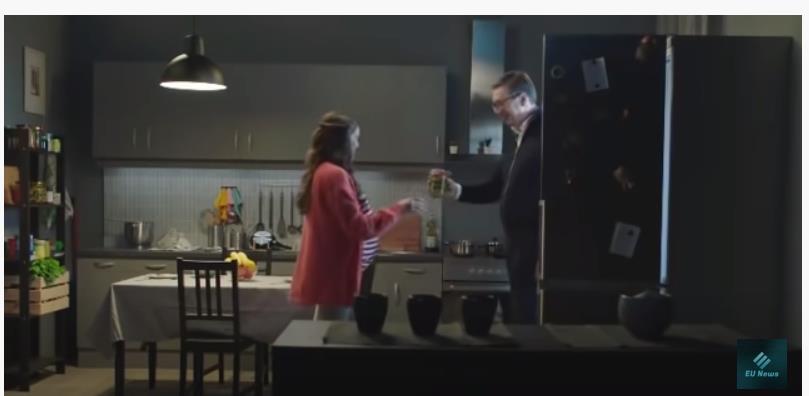 Morate vidjeti novi predizborni spot SNS-a: Vučić doslovno iskače iz frižidera