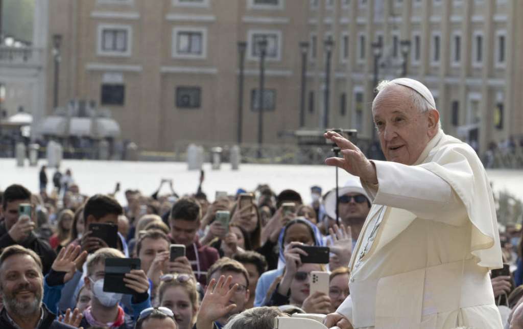 Vjernici se okupili na prvoj papinskoj audijenciji na Trgu Svetog Petra još od 2020. godine
