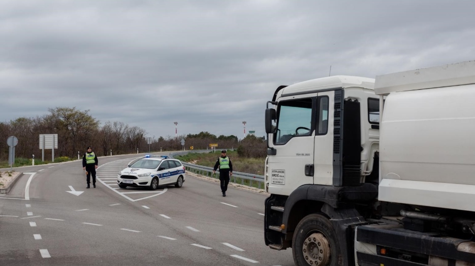 Detalji nesreće kod Zadra: Poginule 3 Slovenke, bile u autu koji je podletio pod kamion