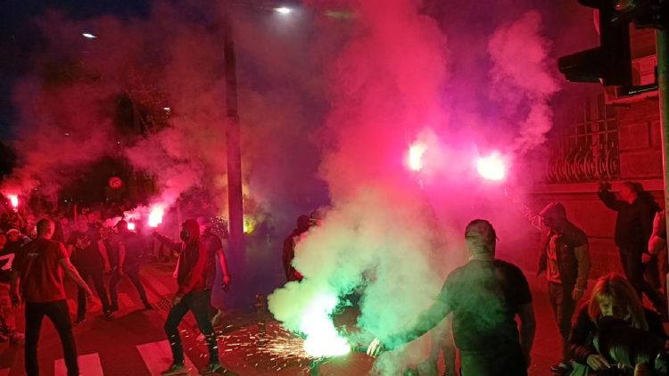 Protesti podrške Rusiji, bačene dimne bombe ispred Predsjedništva Srbije