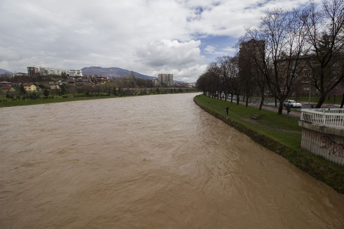 U porastu nivoi rijeka u BiH, zbog novih padavina prognozira se njihov daljnji rast