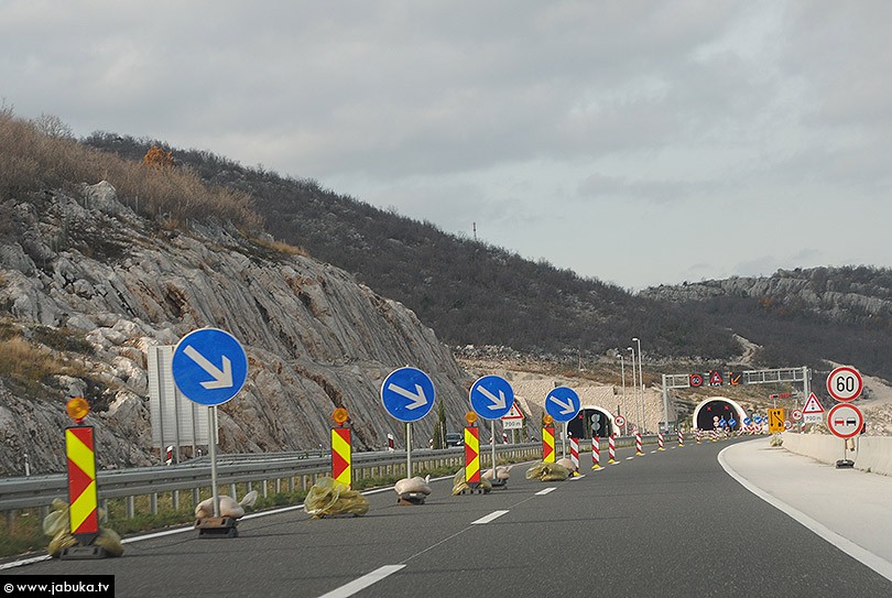 Zbog sanacionih radova na autoputu A-1 za saobraćaj zatvorena preticajna traka