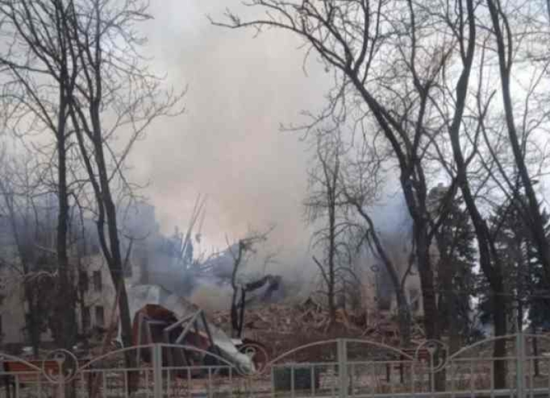 Napad izveli ruski avioni: Strahuje se da je 60 ljudi ubijeno u bombardovanju škole u Lugansku