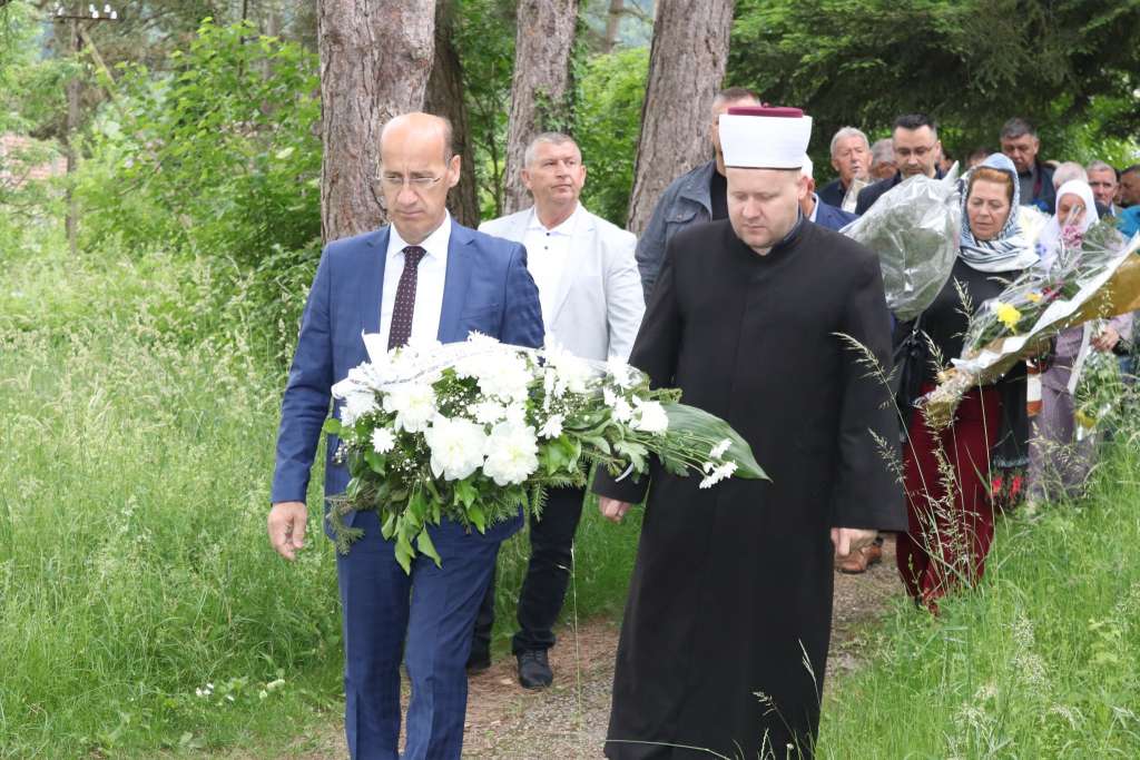 Obilježena 30. godišnjica zločina nad Bošnjacima Drinjače kod Zvornika