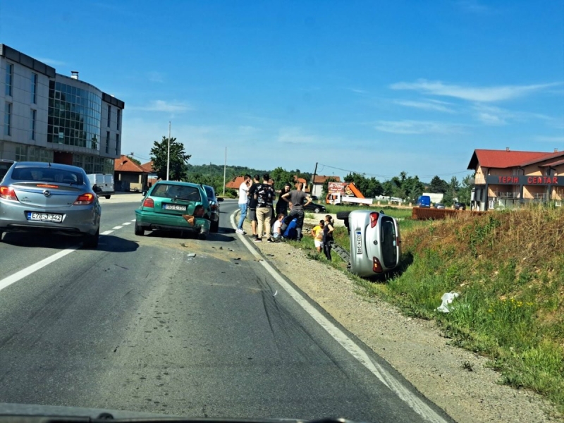 Špionica kod Srebrenika: U sudaru tri automobila povrijeđene tri osobe