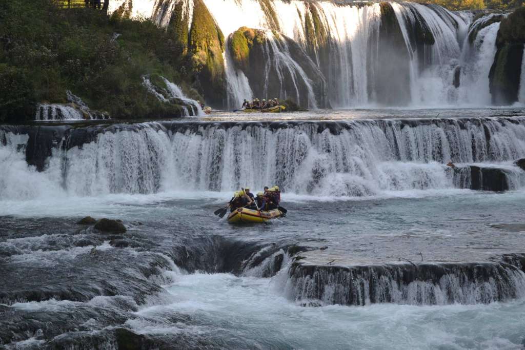 Državljanin Slovačke utopio nakon prevrtanja rafting čamca u rijeci Uni