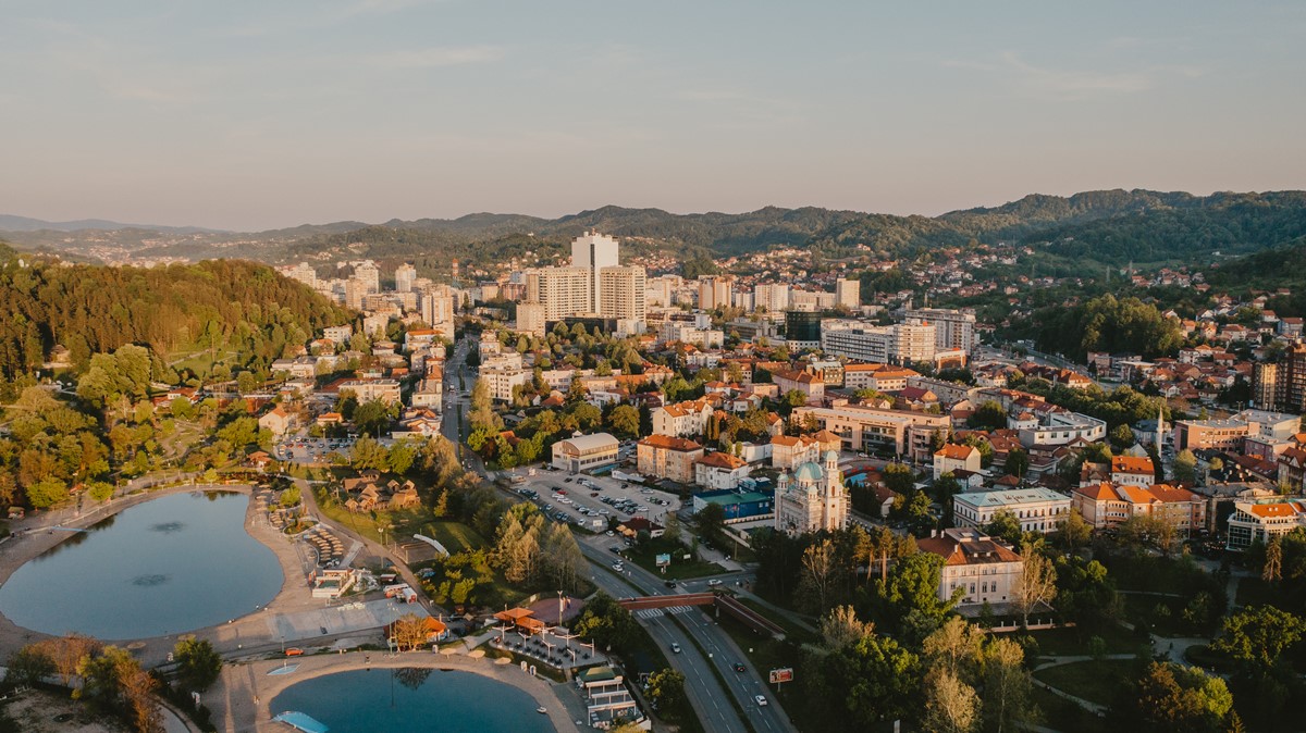 U BiH danas sunčano uz malu oblačnost, temperatura od 26 do 32 stepena