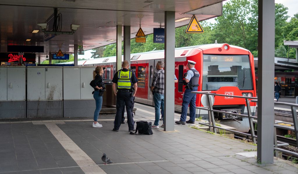 Užasna smrt u Hamburgu: Namjerno gurnuo biciklistu pod nadolazeći voz