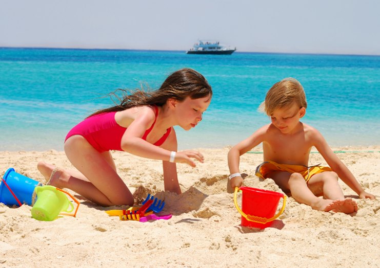 Mama smislila genijalan trik kako lako zabavljati djecu na plaži satima: "Nisam mislila da je opuštanje na plaži s djecom moguće"