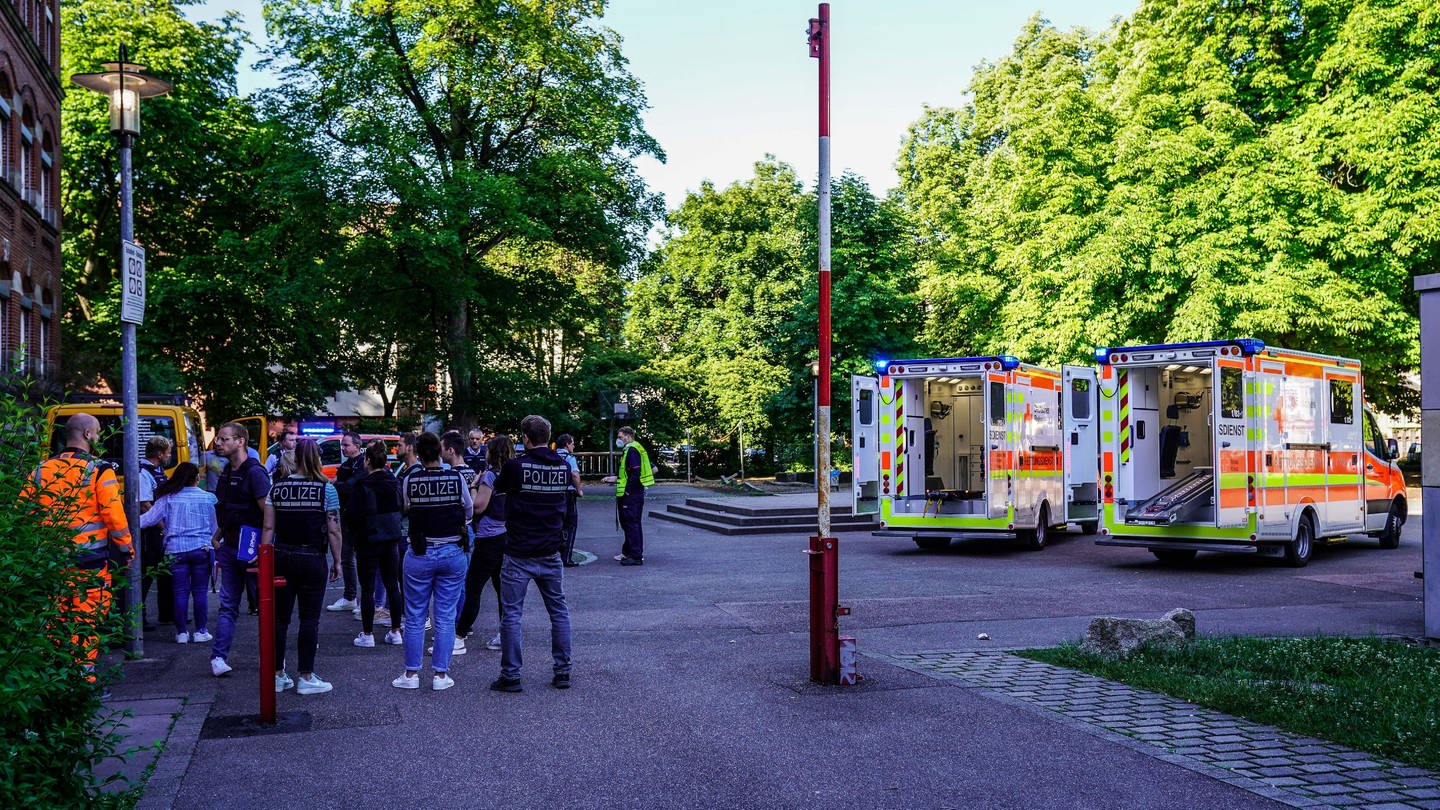 Počinitelj u bijegu: Žena i djevojčica (7) napadnuti nožem i teško ozlijeđeni kod Stuttgarta