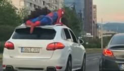 Sarajevski "Spiderman" došao s mora pa dobio kaznu nakon vožnje na krovu