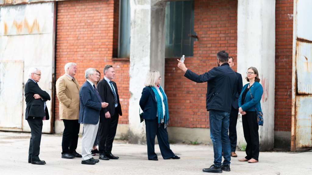 Parlamentarci iz UK posjetili Memorijalni centar Srebrenica