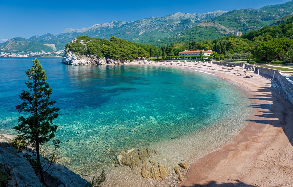 Zašto u Hrvatskoj sezona rastura, a Crna Gora doživljava fijasko?