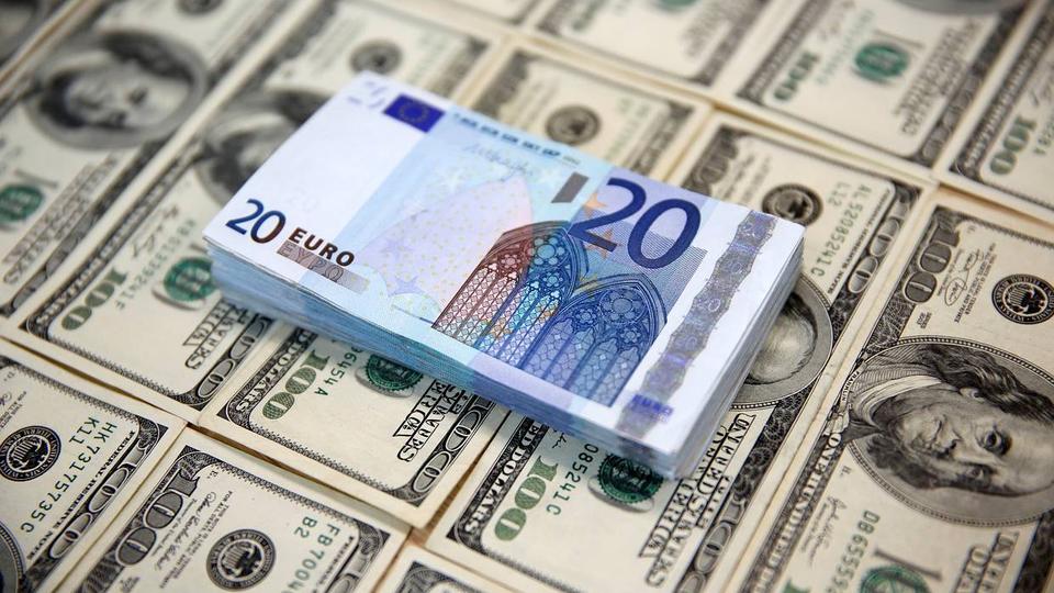 Dolar u padu, euro najjači u godinu dana