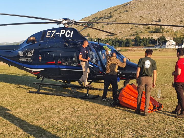 Na Čvrsnici požar gasi i helikopter iz RS