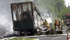 Tragedija u Indiji: Autobus skliznuo sa planinskog puta u klisuru, poginulo 16 osoba