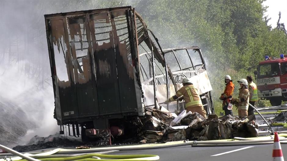 Tragedija u Indiji: Autobus skliznuo sa planinskog puta u klisuru, poginulo 16 osoba