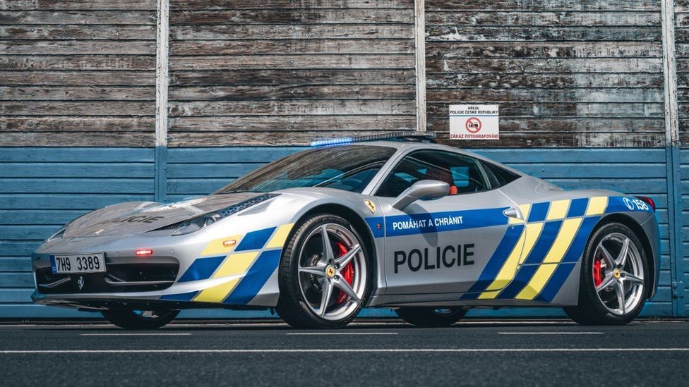 Češka policija dobila Ferrari koji je oduzet od kriminalaca