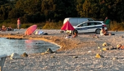 Tragedija na Pagu: 75-godišnjak se utopio na plaži u Novalji