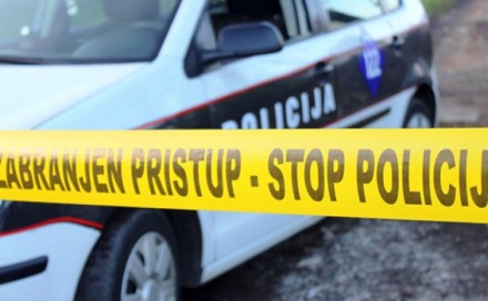 Mersad Čokić iz Čelića udarao oca, prijetio članovima porodice, a policiju dočekao sa ručnom bombom