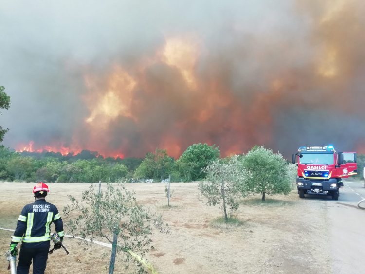 Veliki požar u Sloveniji, evakuišu sela