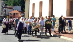 Preživjele žrtve genocida posjeću mjesta stradanja svojih najmilijih