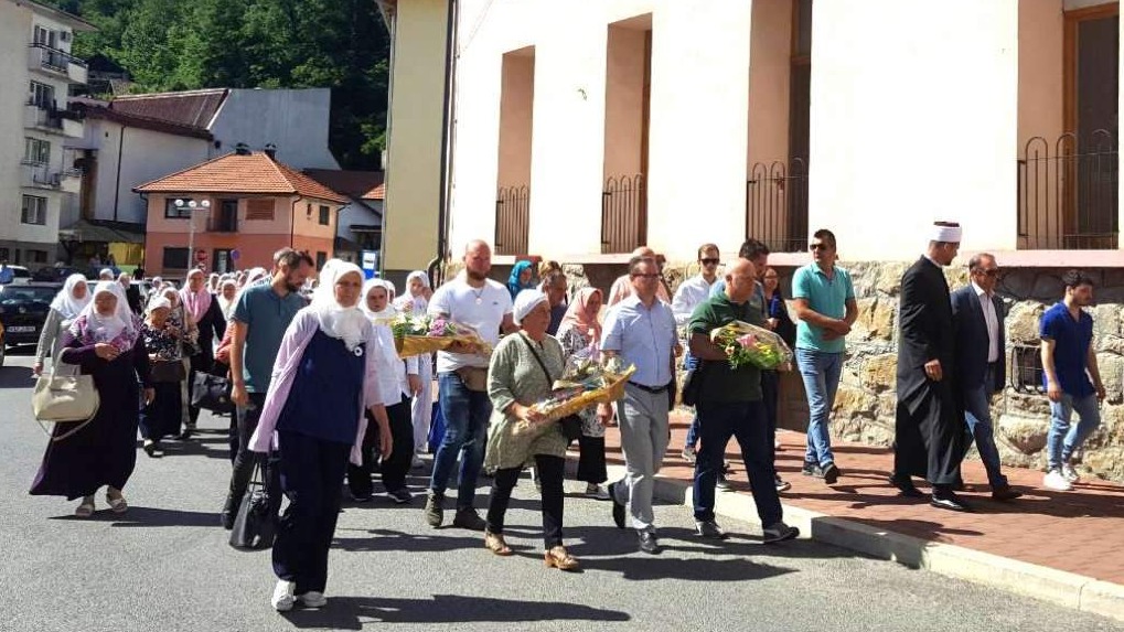 Preživjele žrtve genocida posjeću mjesta stradanja svojih najmilijih