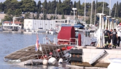 Objavljene slike potopljenog turističkog broda koji se zabio u obalu u Splitu